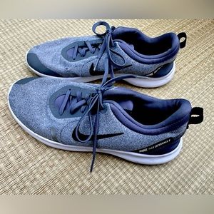 Nike Flex Experience Run 8 SIZE 9.5